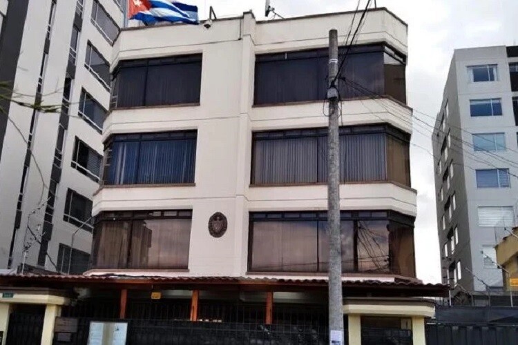 Ecuador Breaks Diplomatic Relations with Cuba