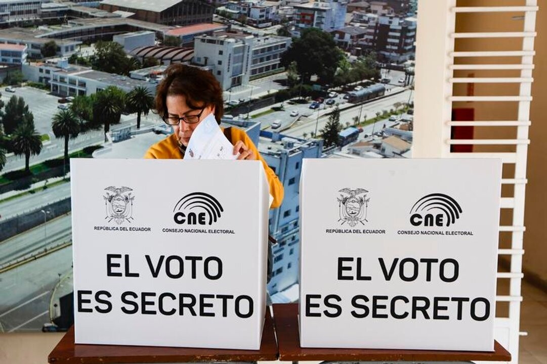 Hundreds Detained in Ecuador Amid Referendum