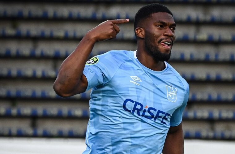 Panamanian Stars Lead Universidad Católica to Victory