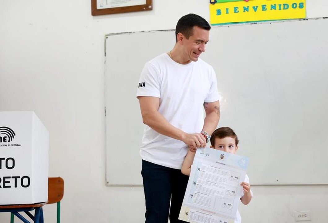 Ecuador Holds Referendum on Military Bases and New Constitution