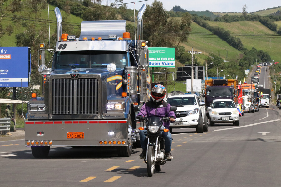 Ecuadorian Transporters Protest on Border with Colombia Against Tariff Escalation