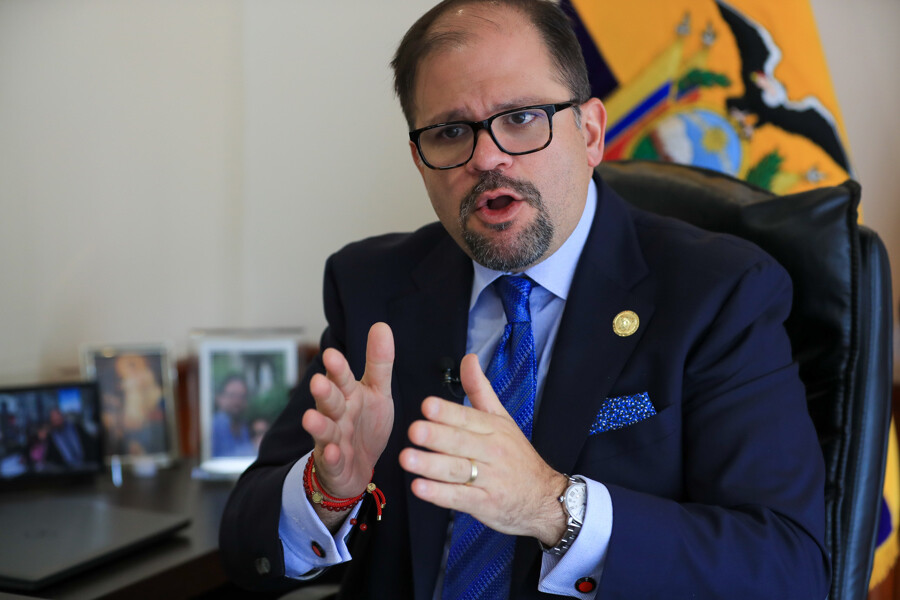 Ecuador y EE.UU. interceptan envíos de armas en el mar