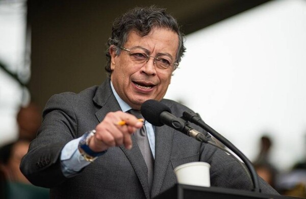 Ecuador Recalls Ambassador from Colombia Over Petro's Remarks