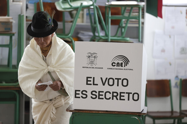 Referendum begins in Ecuador on Constituent Assembly and foreign military bases