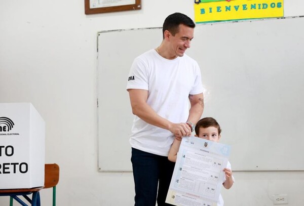 Ecuador Holds Referendum on Military Bases and New Constitution